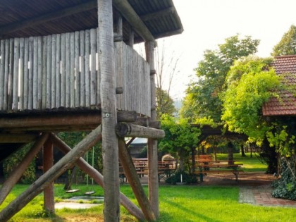 Photo: Hof-Biergarten Grenzebach