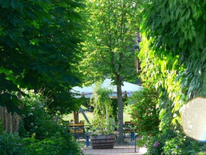 Photo: Hof-Biergarten Grenzebach